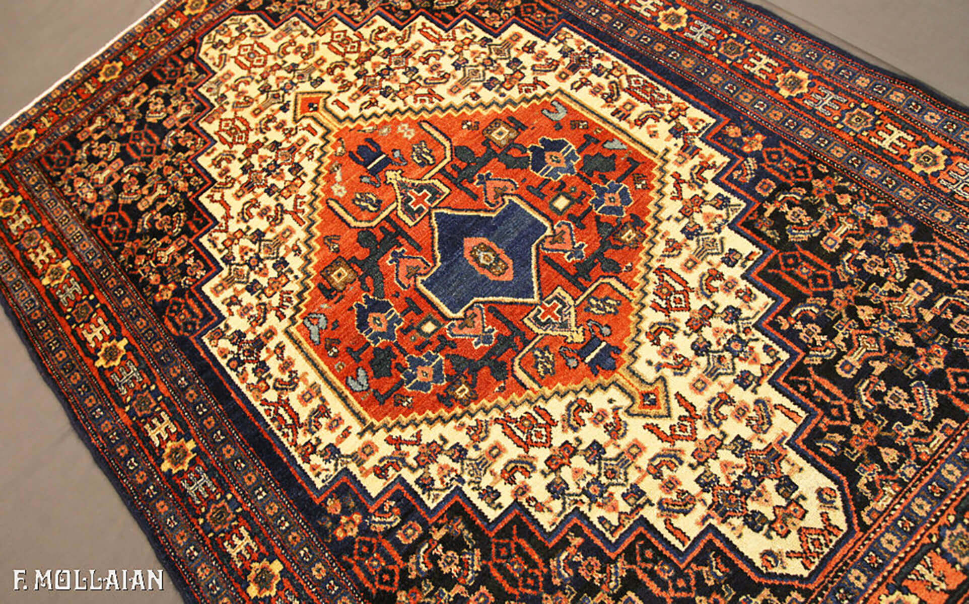 Antique Persian Senneh Rug n°:22747517